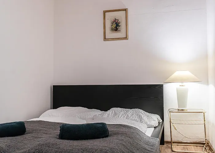 Budget Apartments Well Connected To The Whole City
