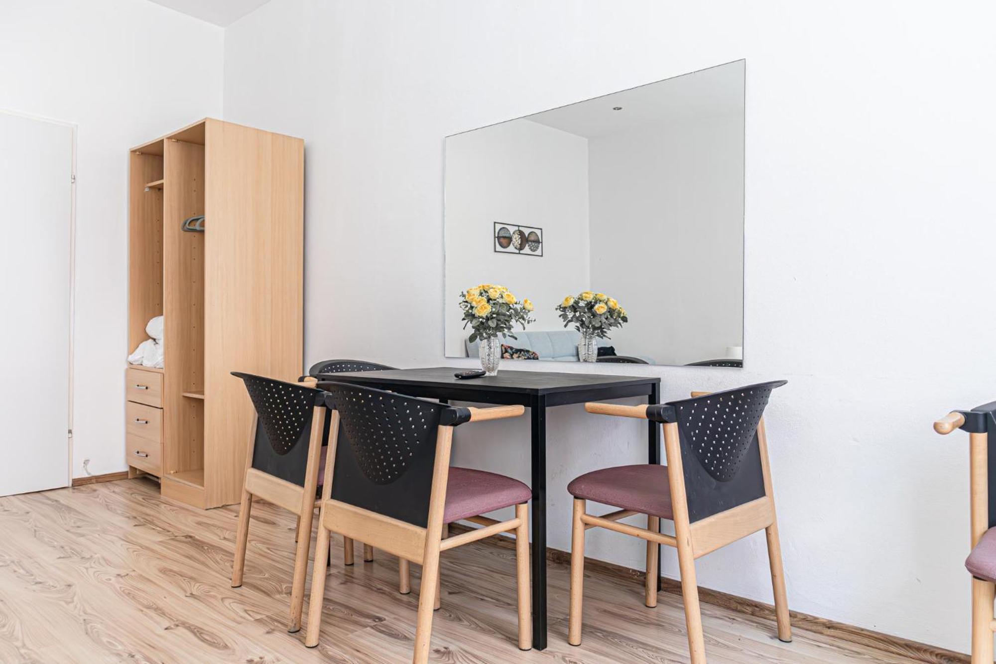 Budget Well Connected To The Whole Apartment